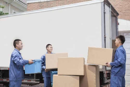 Packing and protecting furniture for transport